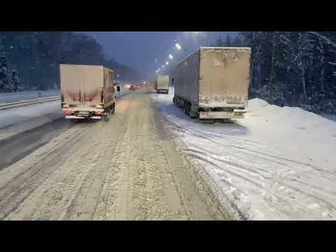 Видео: Фуры буксуют. Никто не может выехать. Трасса м7 сильнейший снегопад.