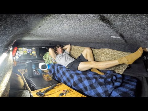 Видео: Кемпинг и рыбалка на грузовике с кондиционером на лучшем пруду в мире