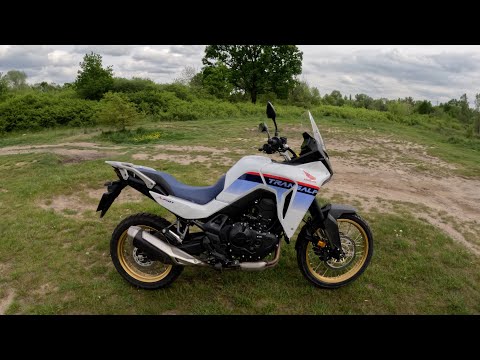 Видео: Honda Transalp 750 2023. Огляд та тестування на асфальті та на гравію. Чи варто купити?