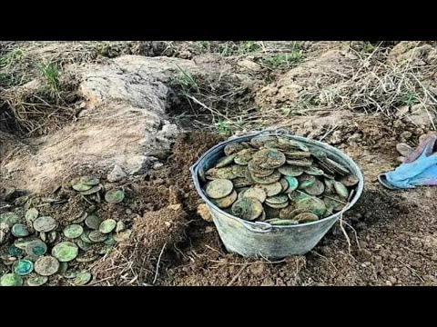 Видео: ТРАКТОРИСТ ПОКАЗАЛ ГДЕ ЗАКОПАЛИ КЛАД!