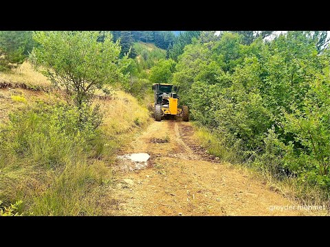 Видео: Как грейдер Deere 670 ремонтирует опасные узкие дороги #johndeere #грейдер