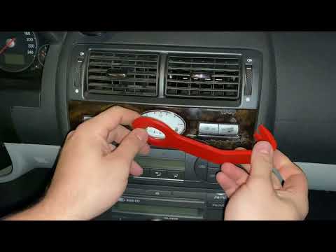 Видео: Ford Mondeo МК 3. Замена центральной панели с часами