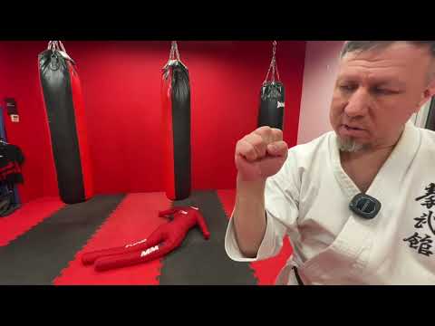 Видео: Техника рук в Окинавском Годзю-рю карате. Удар «ЦУКИ». Часть #1