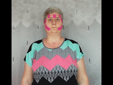 Видео: Лепенки за бръчки от спане. Тейпинг при спане по корем. Как позата за спане влияе на лицето?