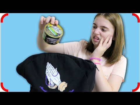 Видео: Мама Нашла Рюкзак!!! Что внутри?