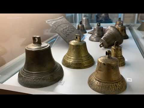 Видео: Выставка "Стекло и металл: коллекция колокольчиков"