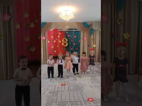 Видео: Утренник в саду Эмиссы 3