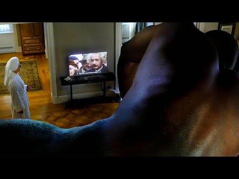 Видео: 3000 лет огромный темнокожий мужик грустил в одиночестве, пока не проник в дом к одной женщине