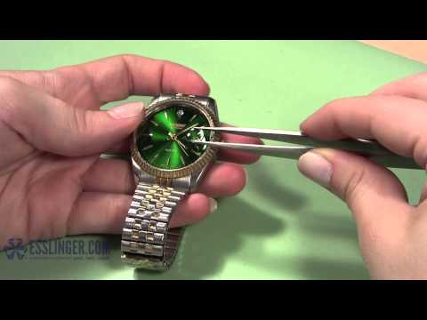 Видео: Как прикрепить увеличительное стекло к часам