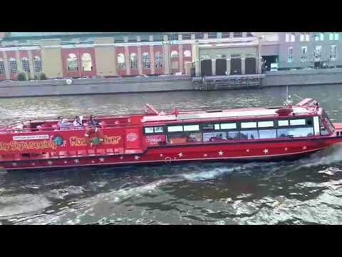 Видео: Путешествие на корабле по Москва реке. Очень занимательная прогулка для детей и взрослых в Москве.