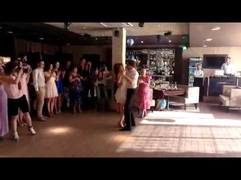 Видео: Свадебный танец Ча-Ча-Ча в исполнении молодоженов!!!!!!