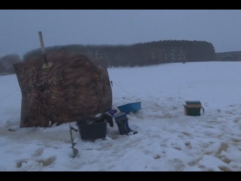 Видео: ЗИМНЯЯ РЫБАЛКА С КОМФОРТОМ. СУТКИ НА ЛЬДУ