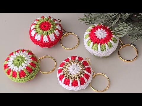 Видео: 🎄Рождественский брелок-шар, связанный крючком | Простая идея для праздничного вязания крючком