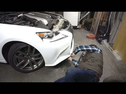 Видео: Removing the front bumper on 2014 IS 250/350. Фронт бумпер.