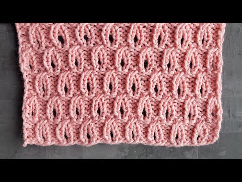 Видео: Простое ажурное полотно спицами / Узор для вязания свитеров, летних топов, шапок, носков