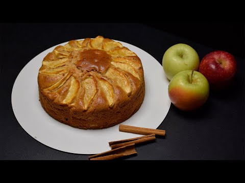 Видео: Рецепт яблочного пирога бабушки 🍎 – сочный, сладкий & невероятно вкусный! 🥰
