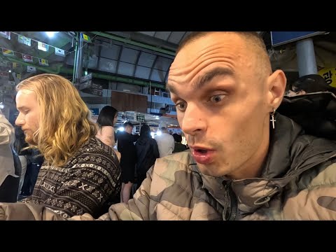 Видео: СЕУЛ. ПЕРВЫЕ ВПЕЧАТЛЕНИЯ. ПРОБУЕМ УЛИЧНУЮ ЕДУ С АМЕРИКАНЦЕМ. НАША ХАТА В ЦЕНТРЕ ЗА 30$ В СУТКИ