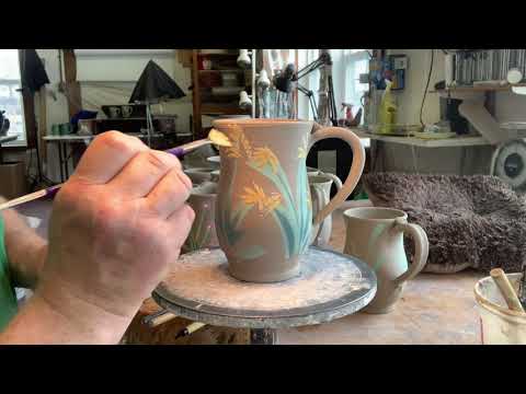 Видео: Подглазурная роспись: цветы и трафаретный/маскирующий пейзаж. Две распакованные печи для обжига г...