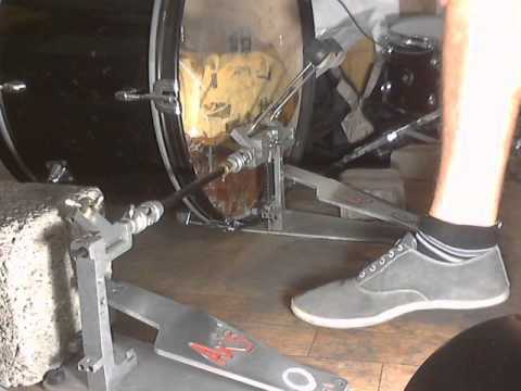 Видео: О том,как быстро играть ногами