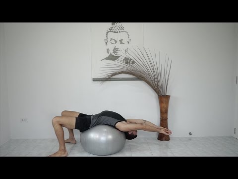 Видео: Релаксация позвоночника. Расслабление спины на фитболе. Упражнение на осанку