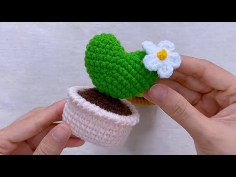 Видео: 🌵Вязаный крючком кактус🌵Как связать крючком горшок для кактуса в форме сердца | Простой урок по в...