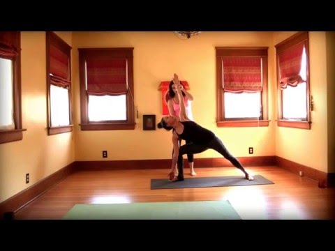 Видео: йога для начинающих - Бикрам йога Йога Вдохновленный класса с Мэгги час