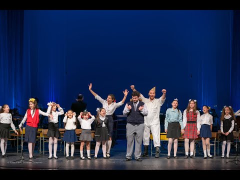 Видео: КЪДЕ МИ СА ДЕТСКИТЕ КНИЖКИ - концерт-спектакъл с най-популярните песни от български детски филми