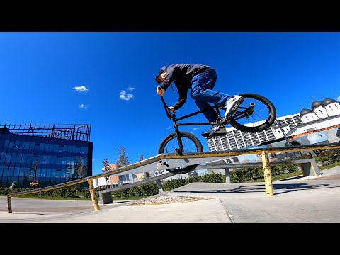 Видео: КАТАЕМСЯ НА БМХ ПО МОСКВЕ | УНИЧТОЖИЛИ ЦСКА ПЛАЗУ И СТРИТ  | MSK BMX RIDING
