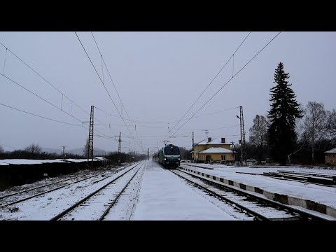 Видео: БВ 3623 София-Карлово-Бургас дефилира на ЖП гара Саранци, начело с "Цар Борис III" 80 054...