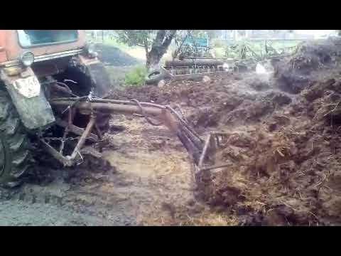 Видео: Погрузка гною Т-25.