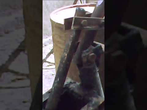 Видео: станок для  брикетов