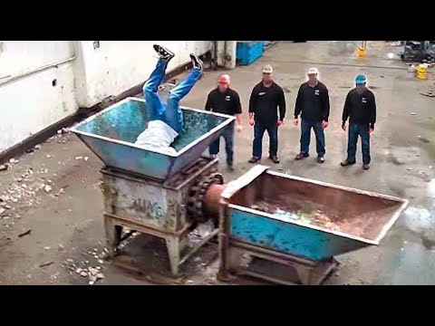 Видео: Этот Момент Попал На Камеру! Нелепые Ошибки Работников Топ 60