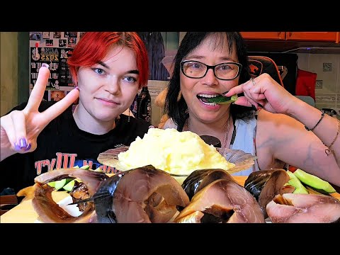 Видео: Мукбанг | Копчёная скумбрия с пюрешкой | Обжор Асмр