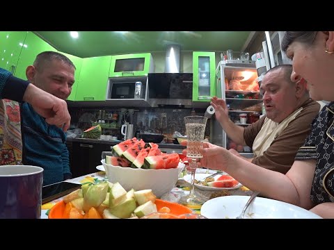 Видео: ВЛОГ // ОБЗОР ПОКУПКИ В ЛЕНТЕ / СЛАВА ПРИЕХАЛ В ГОСТИ /ПОСИДЕЛКИ /ТУСА)))