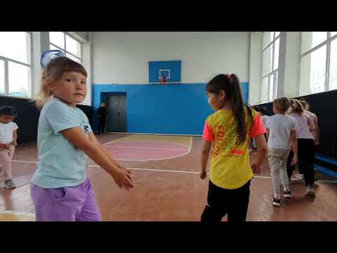 Видео: Тема урока: 《Бег и ходьба》