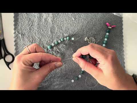 Видео: Собираем браслет из АКВАМАРИНА и ОПАЛИТА 