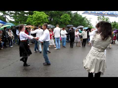 Видео: танець "Ой лопнув обруч" гурт "Буття"