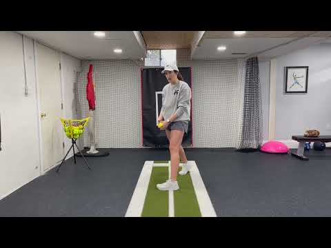 Видео: Подача софтбола: бедра и плечи