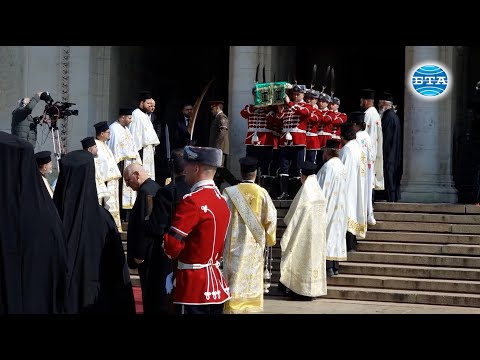 Видео: Патриарх Неофит беше погребан до катедралния митрополитски храм "Св. Неделя"