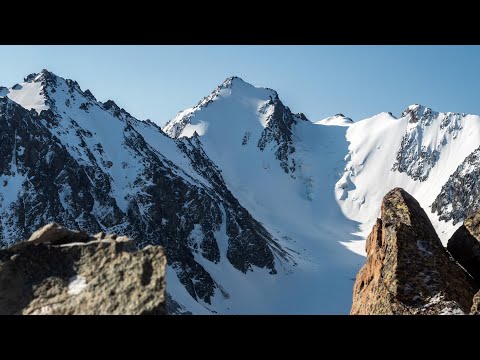 Видео: Соло на пик Спартак 4650 м