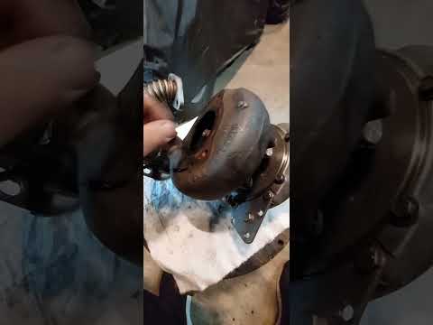 Видео: МЛ 164 om 642   Замена картриджа турбины. Синеватый дымок и запах масла при прогреве двигателя.