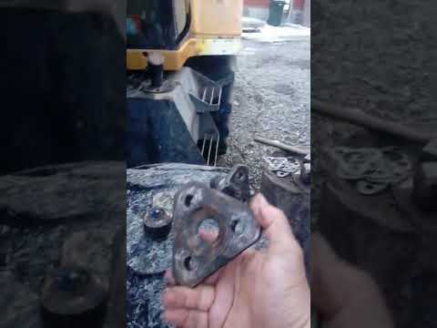 Видео: замена шкворней terex 860