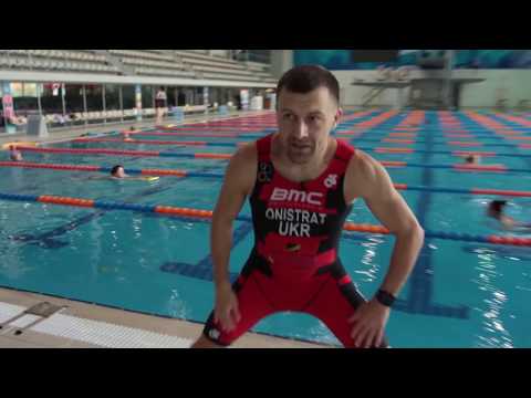 Видео: Плавание -  программа тренировок, мотивация, триатлон, разминка, Андрей Онистрат - Бегущий Банкир