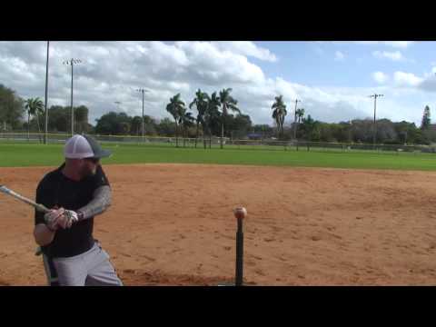 Видео: Удары по софтболу: Кевин и Джастин прибавляют 70 футов в дальности. Преображение свинга 30