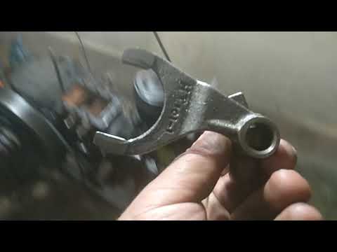 Видео: Ремонт коробки передач " вибиває понижені передачі" Зубр QR -79.  10 л.с.