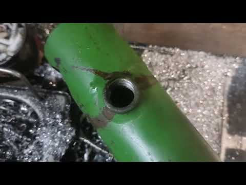 Видео: Як розібрати гідроциліндр жатки комбайна John Deere