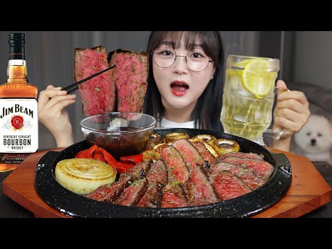 Видео: Говяжий СТЕЙК и Виски Джим Бим🥩🥃Mukbang ASMR