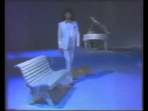Видео: Валерий Леонтьев. Бабочки на снегу. 1982.
