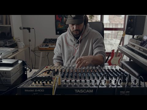 Видео: Микширование с Tascam Model 2400 и Akai Mpc XSE