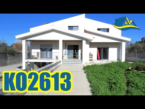 Видео: Великолепный дом с 4 спальнями и бассейном, расположенный в тихом месте недалеко от Миранда-ду-Ко...